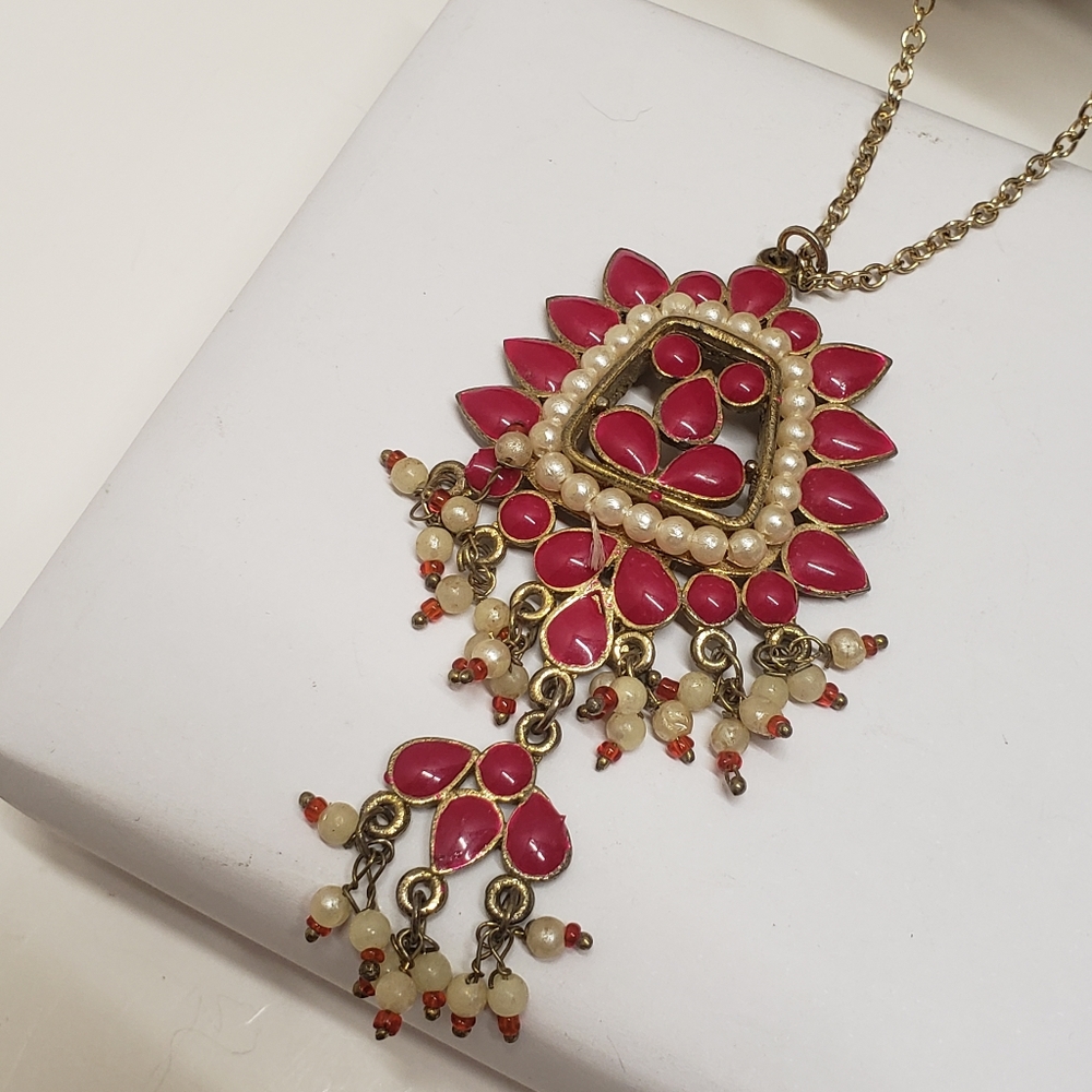 Beautiful Vintage Pink & White Pearl Dangle Statement Necklace - Picture 8 of 8